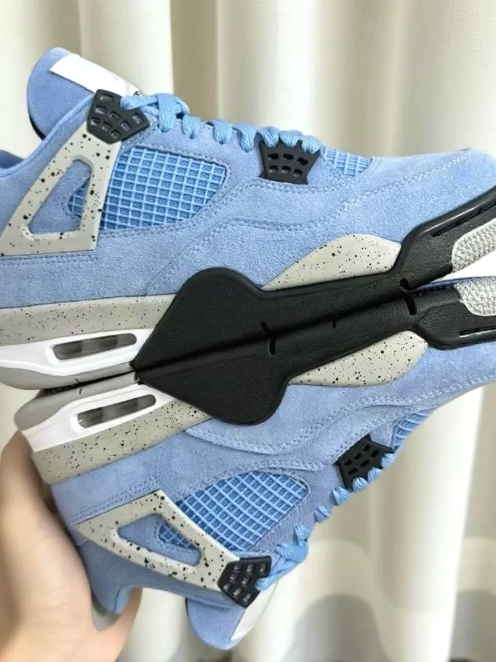 Jordan 4 Retro ‘university blue ‘Men’s Sneakers - Picture 4 of 6